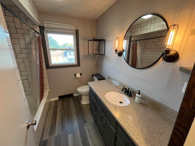 724 17th Avenue, Gilbertville, IA 50634