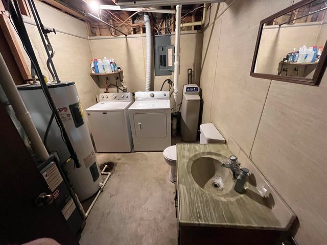 724 17th Avenue, Gilbertville, IA 50634