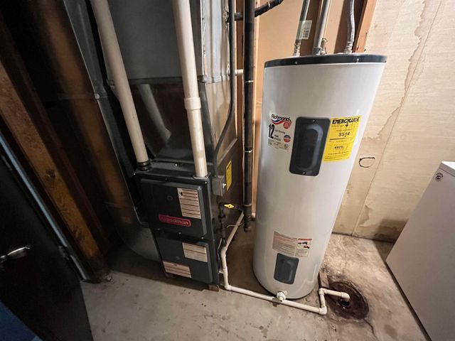 724 17th Avenue, Gilbertville, IA 50634