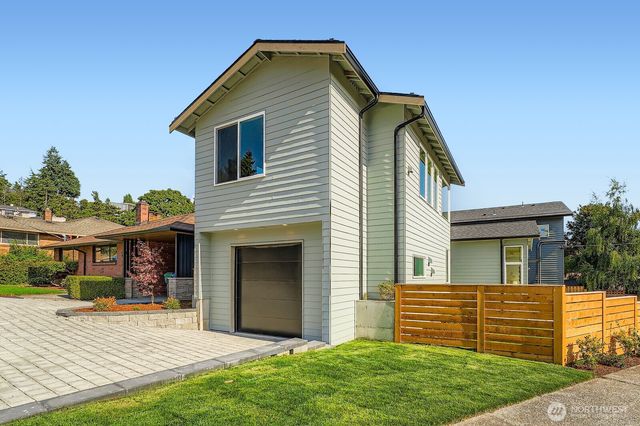 8800 41st Avenue SW, Seattle, WA 98136