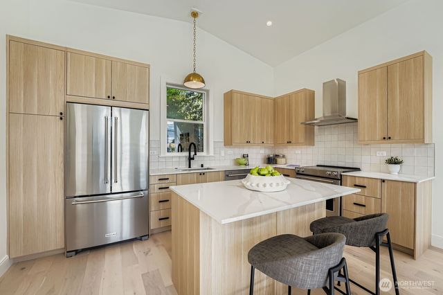 8800 41st Avenue SW, Seattle, WA 98136