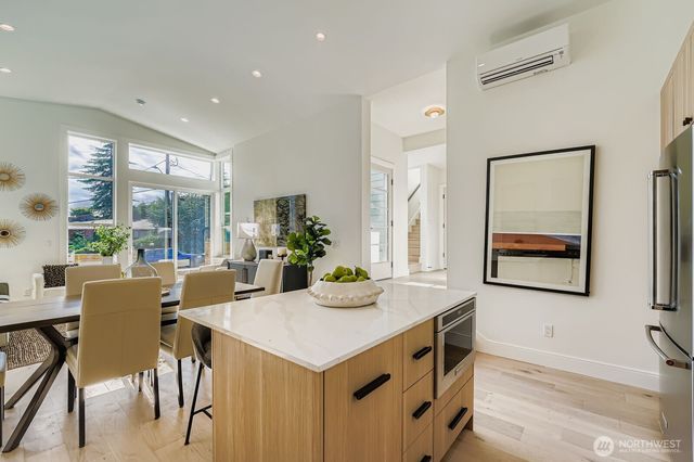 8800 41st Avenue SW, Seattle, WA 98136