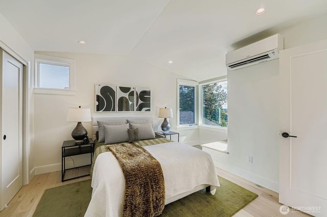 8800 41st Avenue SW, Seattle, WA 98136