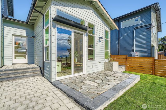 8800 41st Avenue SW, Seattle, WA 98136