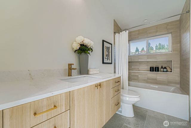 8800 41st Avenue SW, Seattle, WA 98136