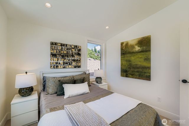 8800 41st Avenue SW, Seattle, WA 98136