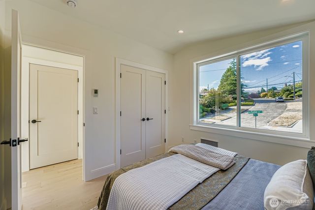 8800 41st Avenue SW, Seattle, WA 98136