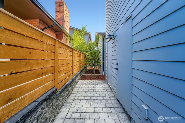 8800 41st Avenue SW, Seattle, WA 98136