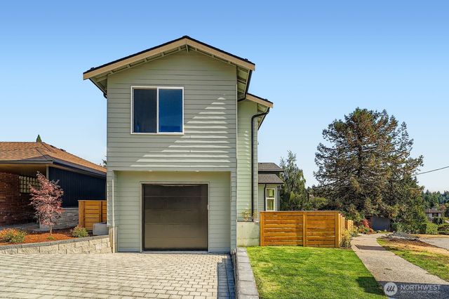 8800 41st Avenue SW, Seattle, WA 98136