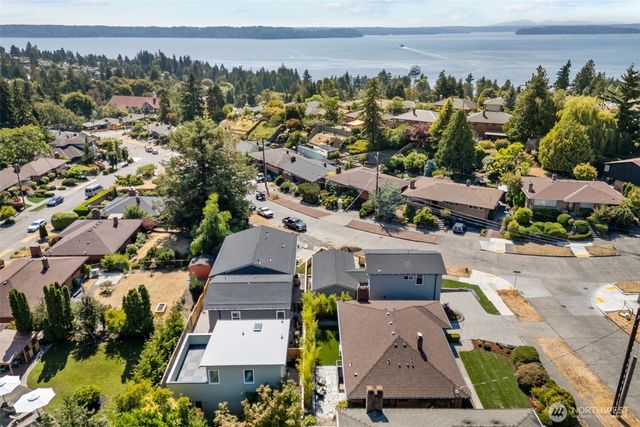 8800 41st Avenue SW, Seattle, WA 98136