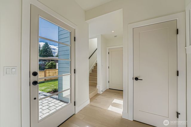 8800 41st Avenue SW, Seattle, WA 98136