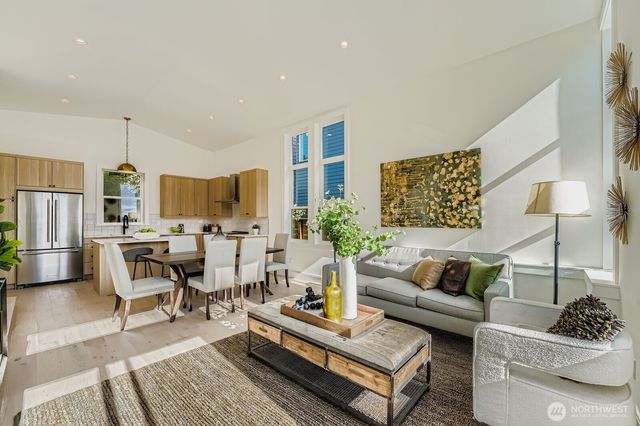 8800 41st Avenue SW, Seattle, WA 98136