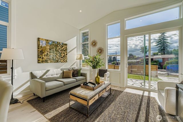 8800 41st Avenue SW, Seattle, WA 98136