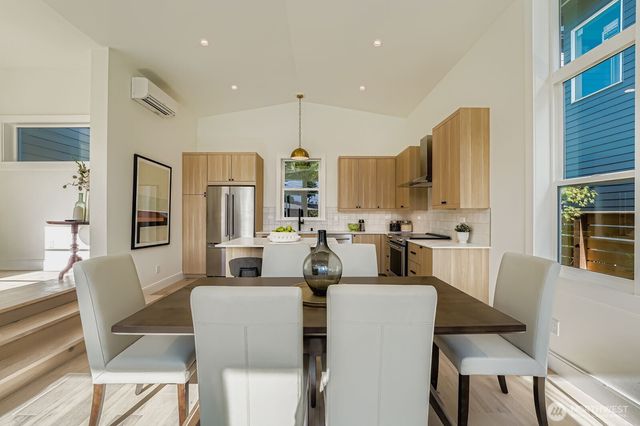 8800 41st Avenue SW, Seattle, WA 98136