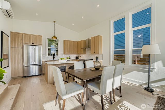 8800 41st Avenue SW, Seattle, WA 98136