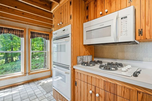 21006 State Highway E, Eagle Rock, MO 65641