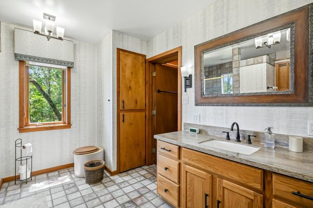21006 State Highway E, Eagle Rock, MO 65641