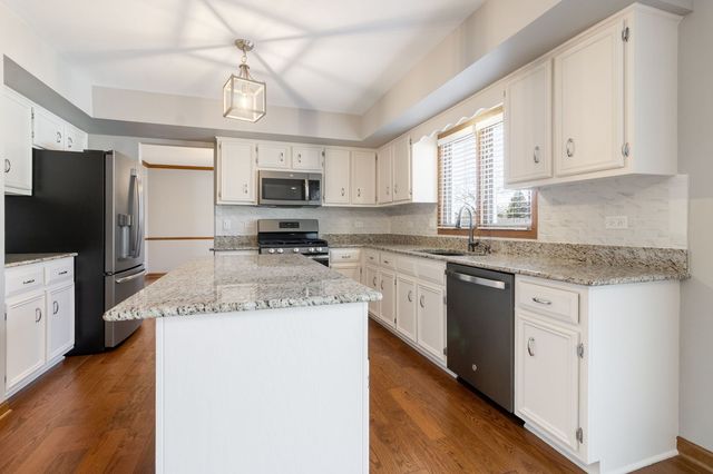 303 Westwood Drive, Shorewood, IL 60404