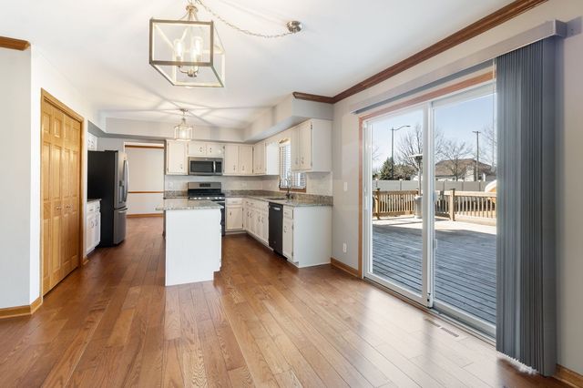 303 Westwood Drive, Shorewood, IL 60404