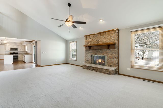 303 Westwood Drive, Shorewood, IL 60404