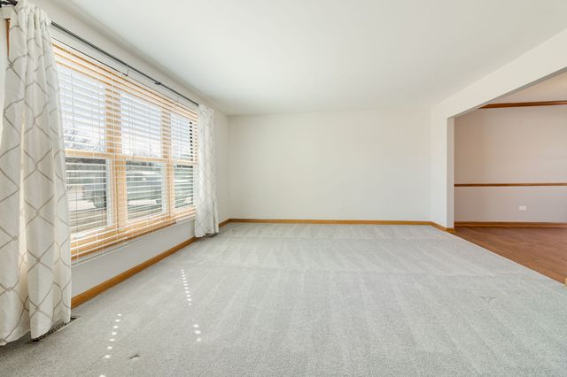 303 Westwood Drive, Shorewood, IL 60404