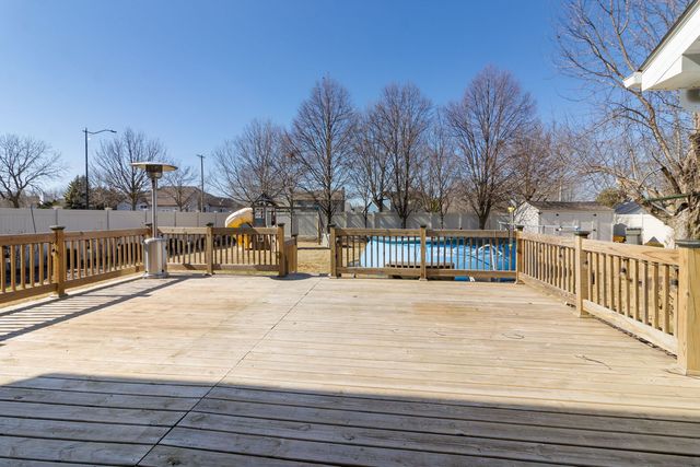 303 Westwood Drive, Shorewood, IL 60404