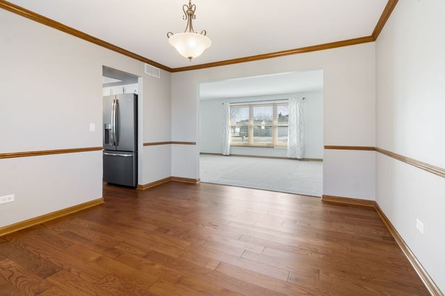 303 Westwood Drive, Shorewood, IL 60404