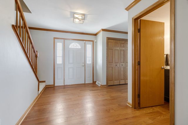 303 Westwood Drive, Shorewood, IL 60404