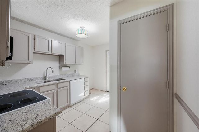 814 Rock Creek Drive, Euless, TX 76039