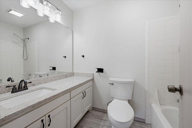 814 Rock Creek Drive, Euless, TX 76039