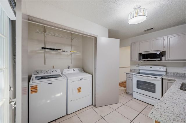 814 Rock Creek Drive, Euless, TX 76039