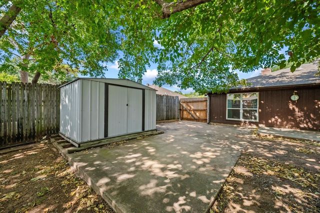814 Rock Creek Drive, Euless, TX 76039
