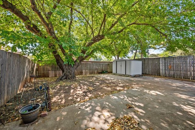 814 Rock Creek Drive, Euless, TX 76039