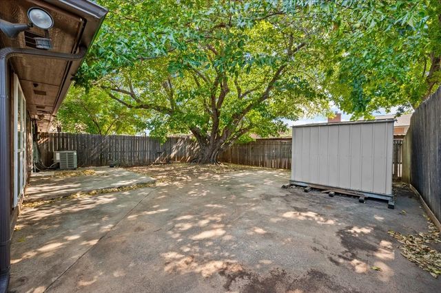 814 Rock Creek Drive, Euless, TX 76039