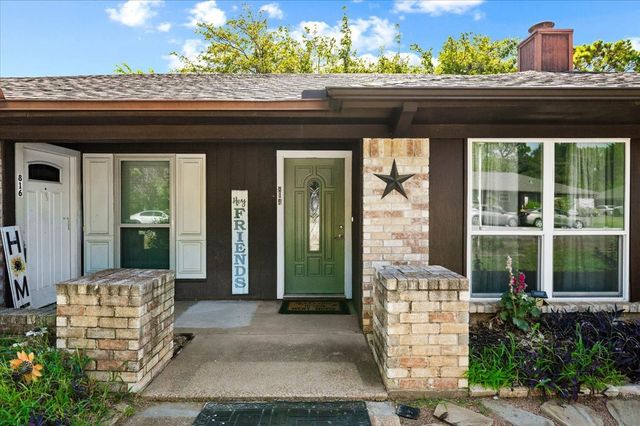 814 Rock Creek Drive, Euless, TX 76039