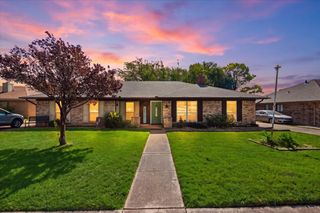 814 Rock Creek Drive, Euless, TX 76039