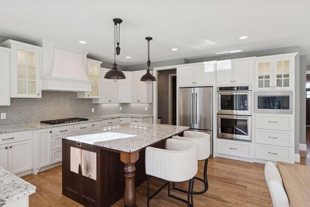 15525 52nd Place N, Plymouth, MN 55446