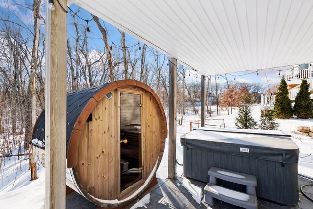 15525 52nd Place N, Plymouth, MN 55446