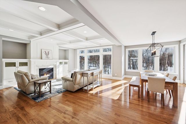 15525 52nd Place N, Plymouth, MN 55446