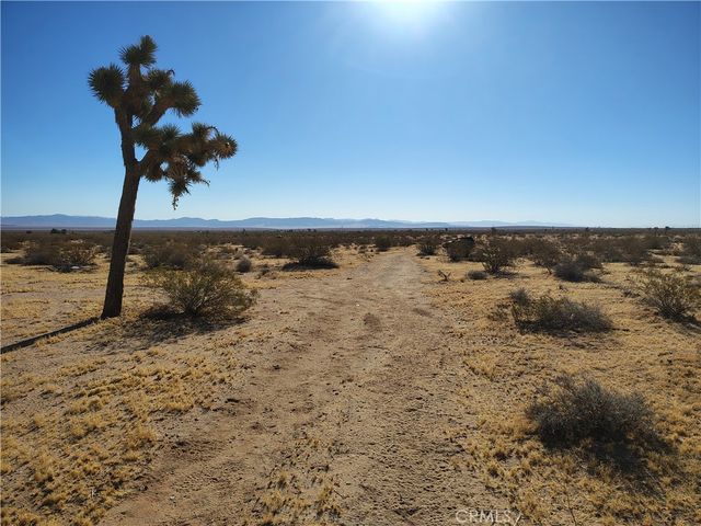408 Stable, Landers, CA 92285