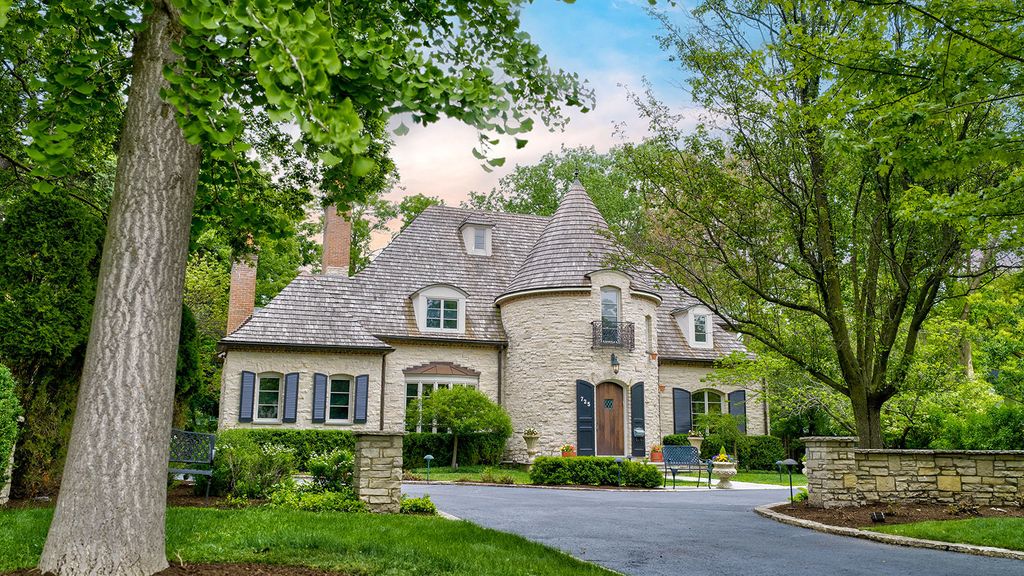 725 Valley Road, Glencoe, IL 60022