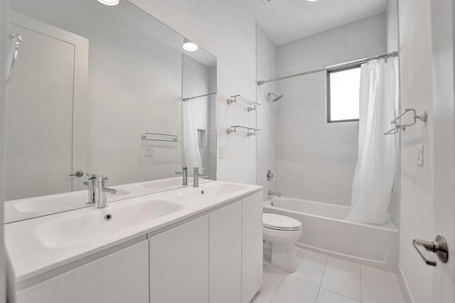 5939 Brookfield Circle W, Hollywood, FL 33312