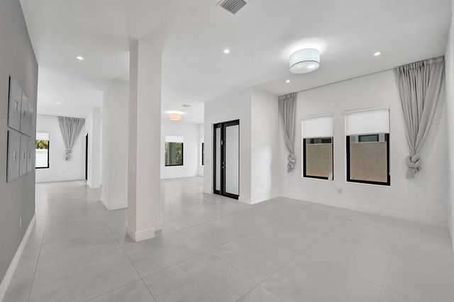 5939 Brookfield Circle W, Hollywood, FL 33312