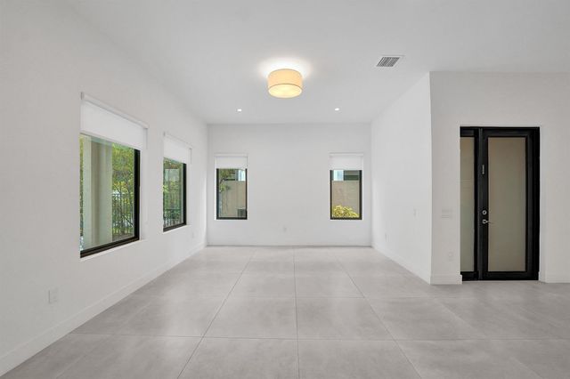 5939 Brookfield Circle W, Hollywood, FL 33312