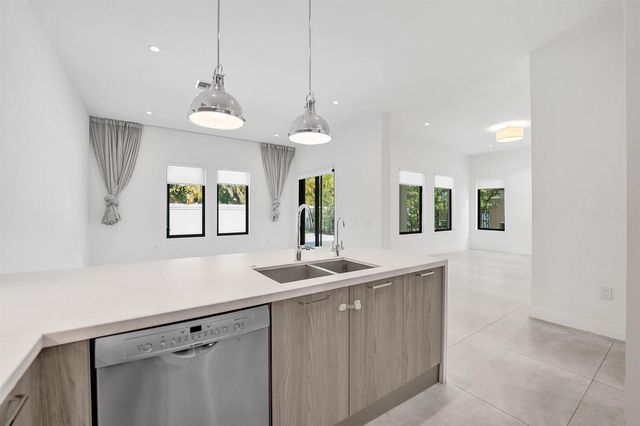 5939 Brookfield Circle W, Hollywood, FL 33312