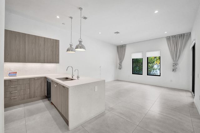 5939 Brookfield Circle W, Hollywood, FL 33312