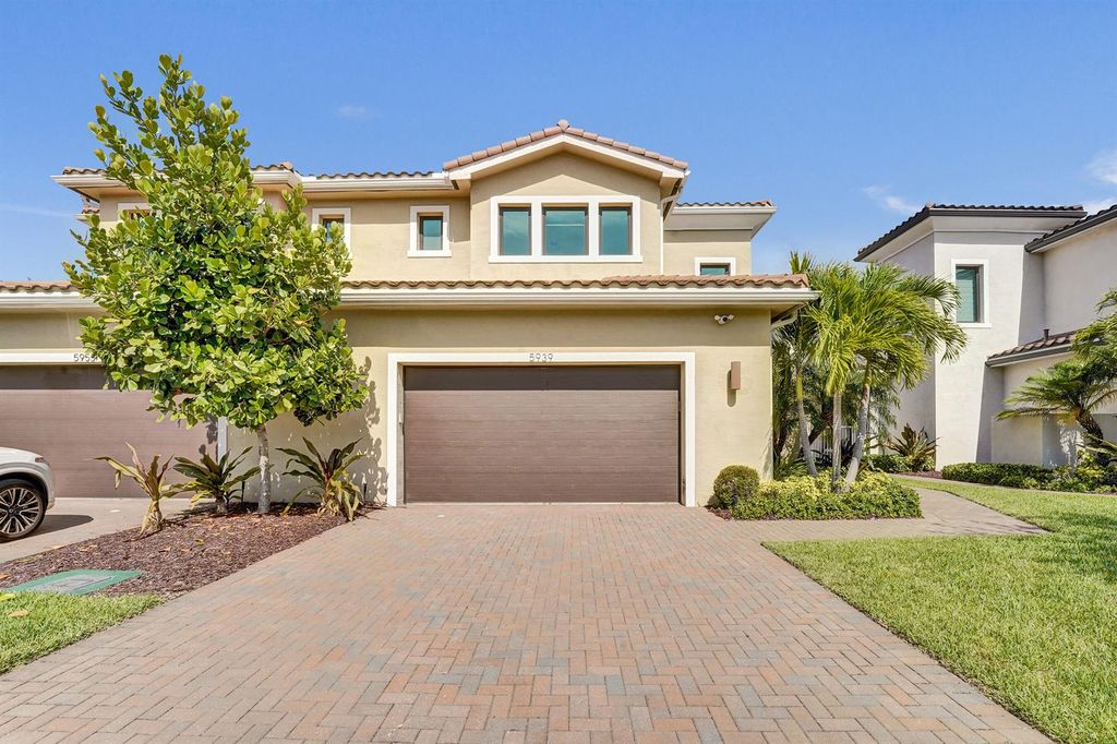 5939 Brookfield Circle W, Hollywood, FL 33312