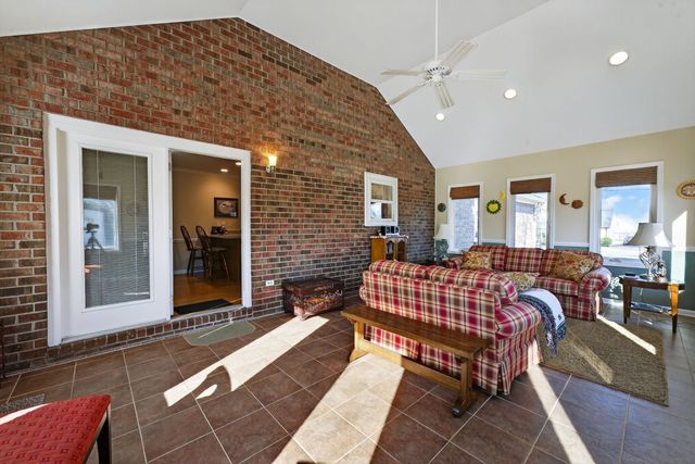 662 Brinkley Rd, Murfreesboro, TN 37128