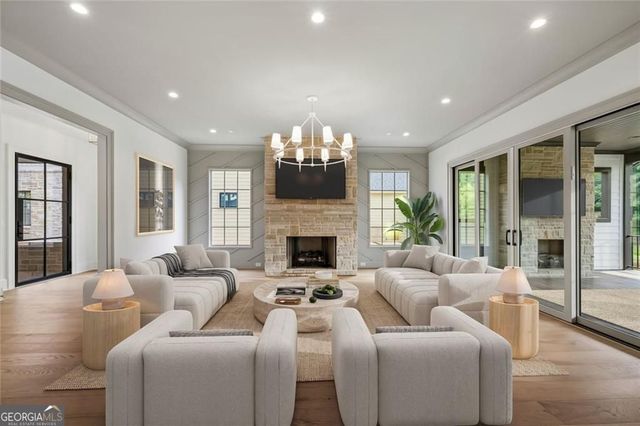 130 Lake Estates Drive, Roswell, GA 30075