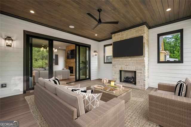 130 Lake Estates Drive, Roswell, GA 30075